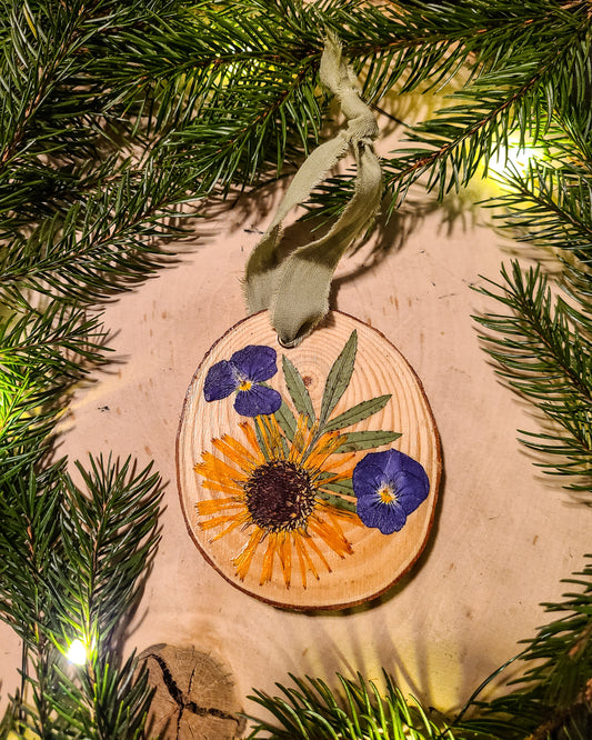 Wood Slice Pressed Flower Ornament